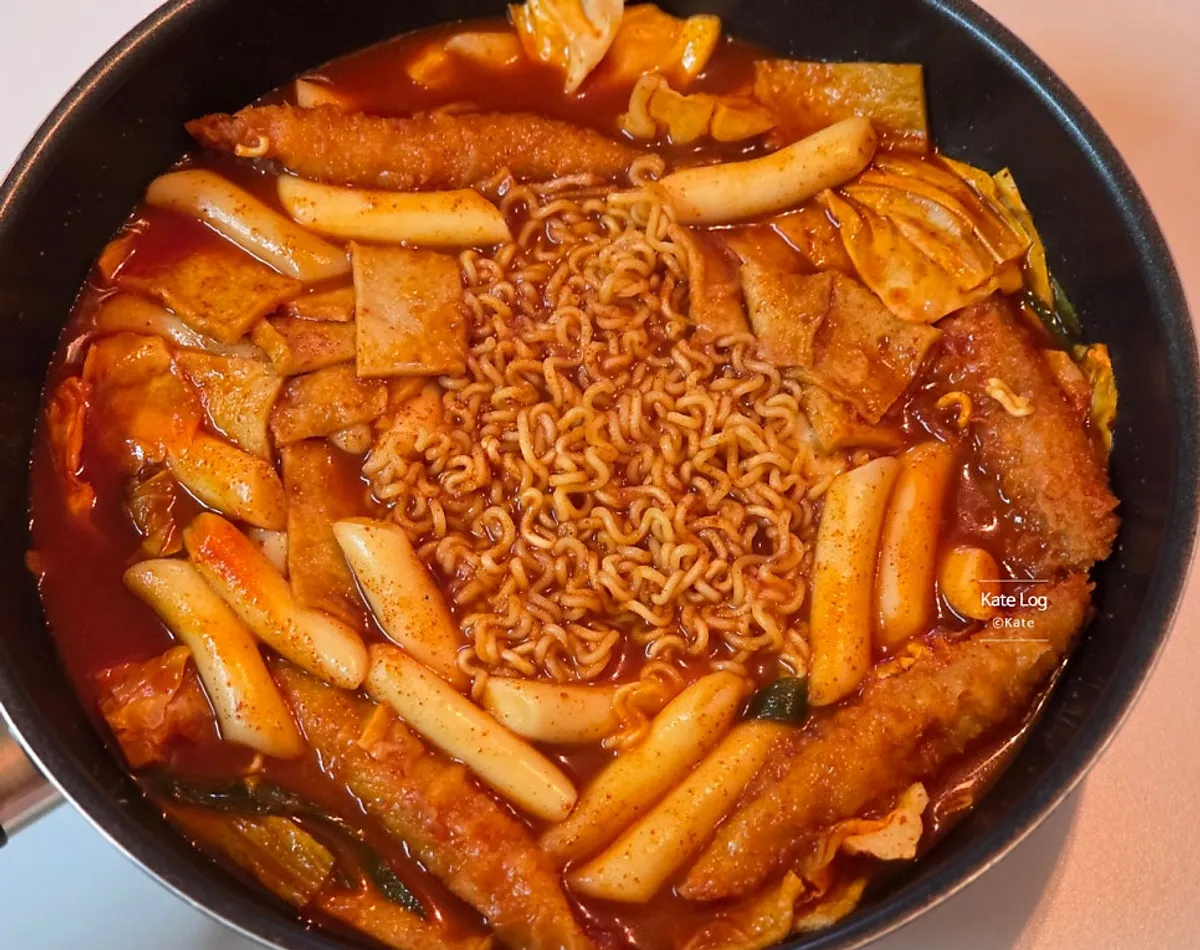 Finished instant tteokbokki 2-person set made at home