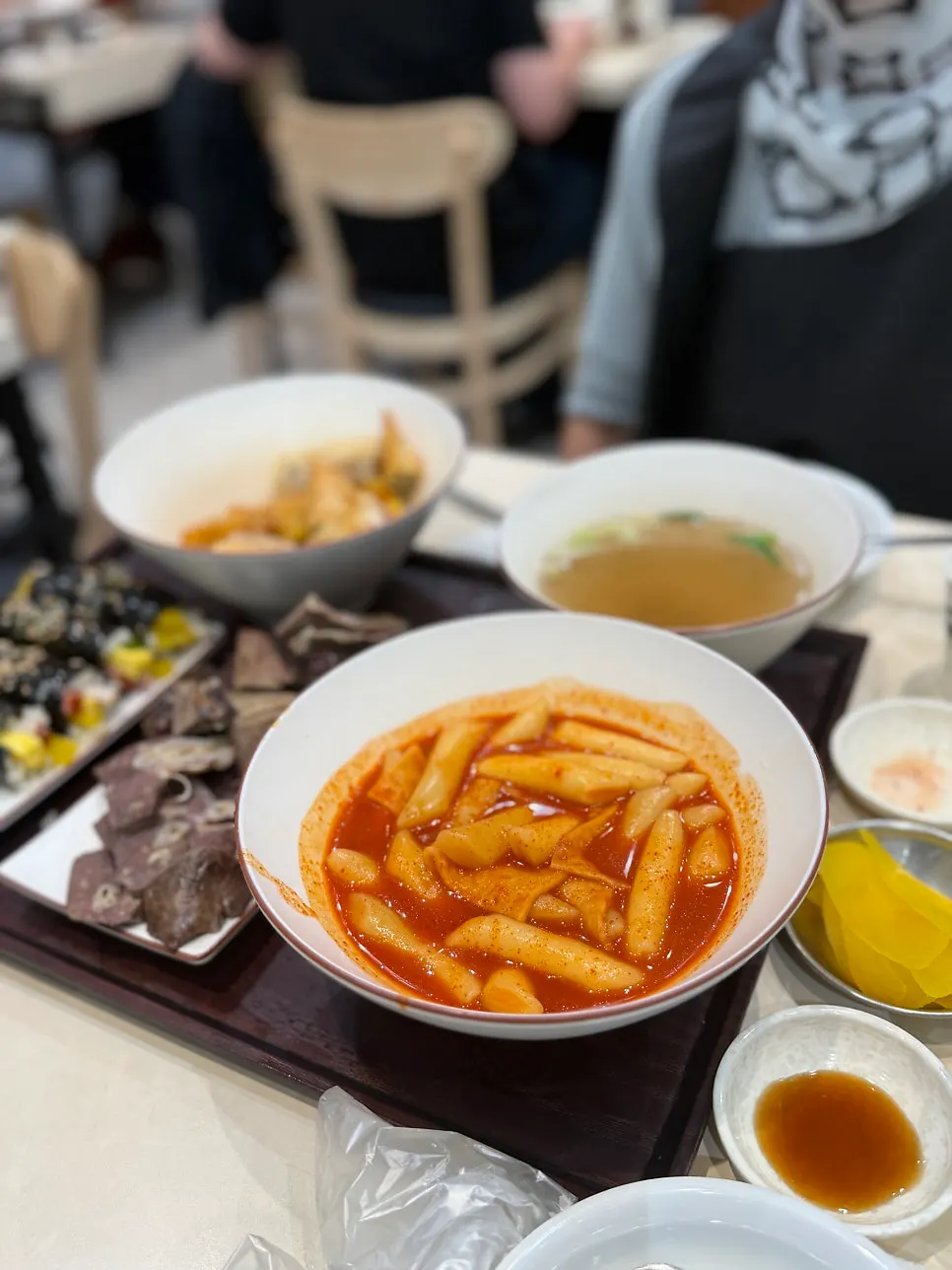 숟가락으로 떠먹는 국물 떡볶이