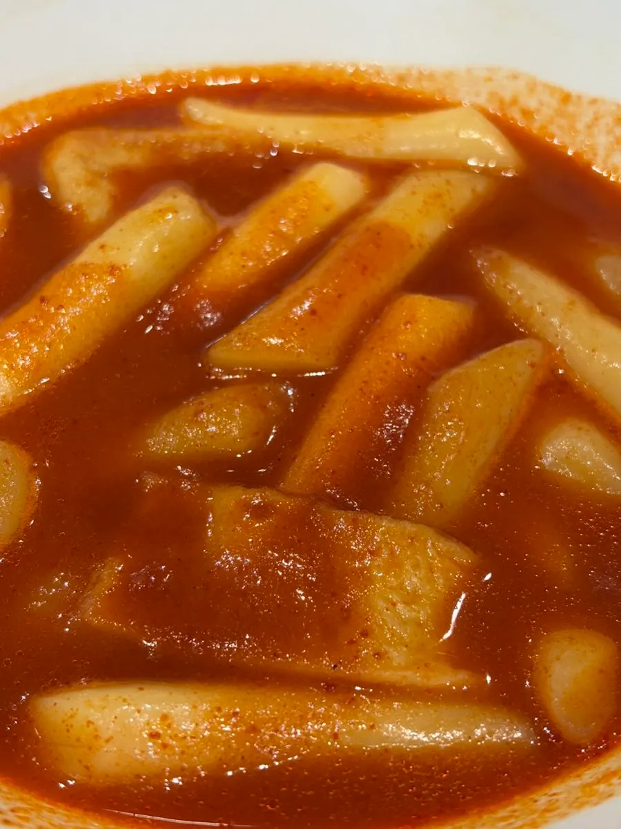 국물이 자작한 현선이네 보통맛 떡볶이