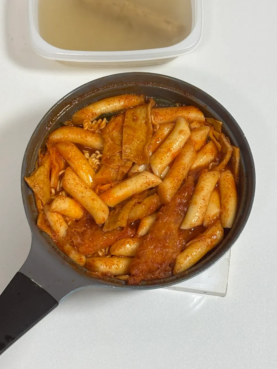 Rice cakes puffed up in the pot of instant tteokbokki