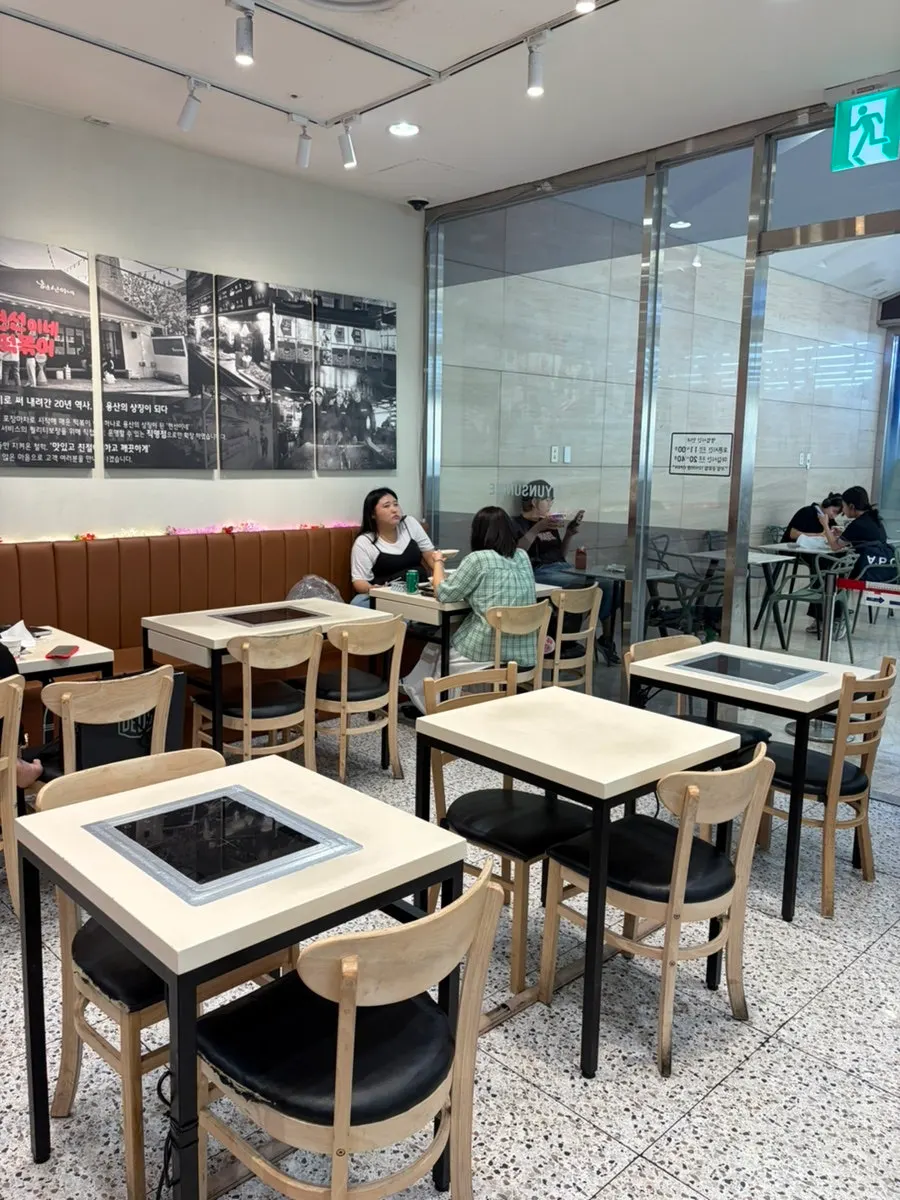 Hyeonseonine seating on a weekday afternoon