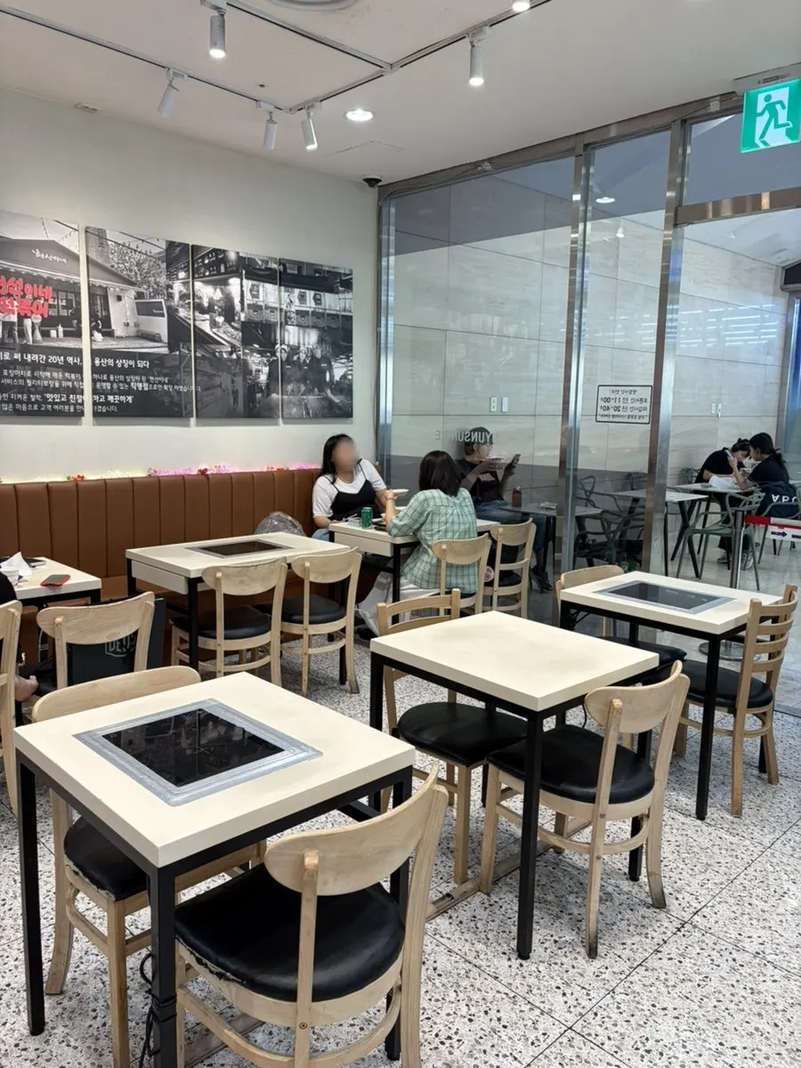 Hyeonseonine seating on a weekday afternoon