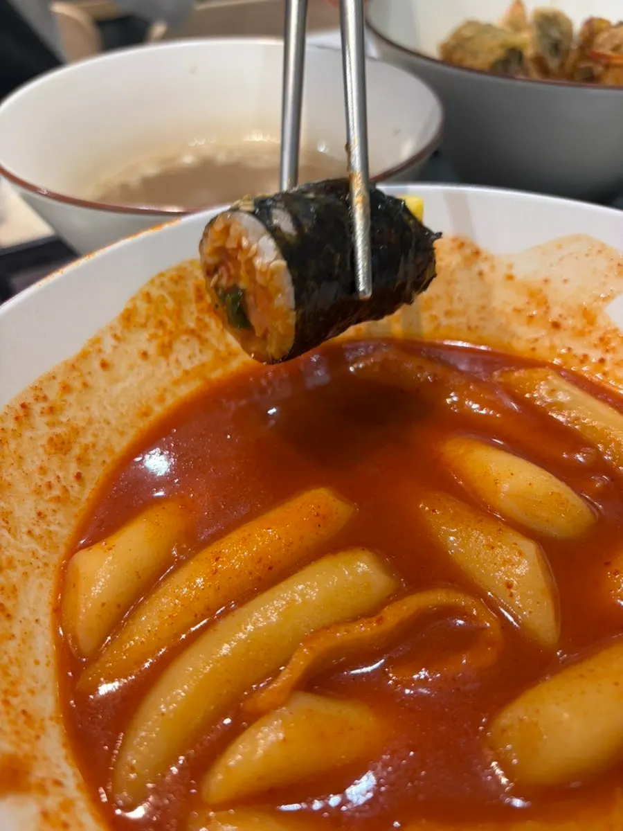 Chewy rice cakes and rich sauce in tteokbokki