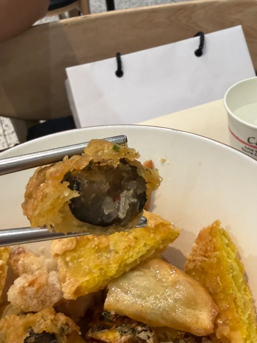 Korean snack dishes included in the Hyeonseoni Set