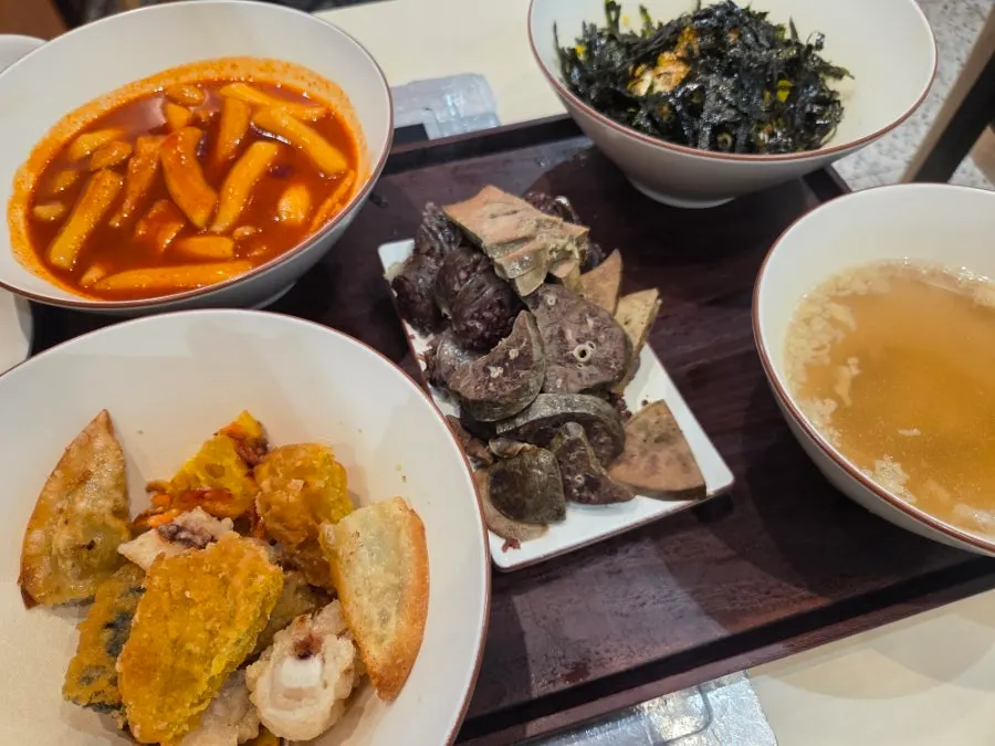 Hidangan bunsik Hyeonseonine Premium IFC Mall Branch