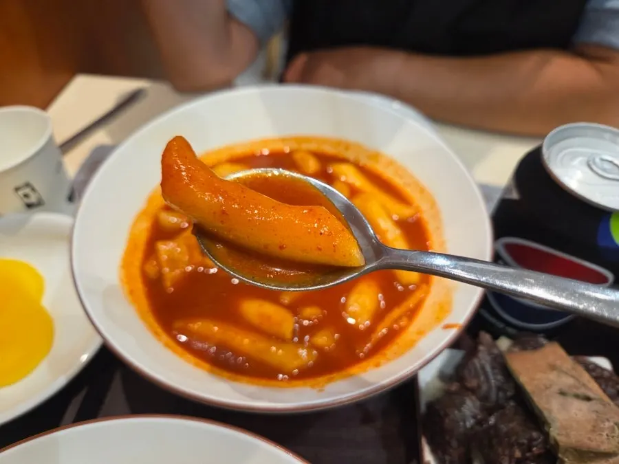 Tteokbokki tepung gandum rasa sederhana berkuah cair