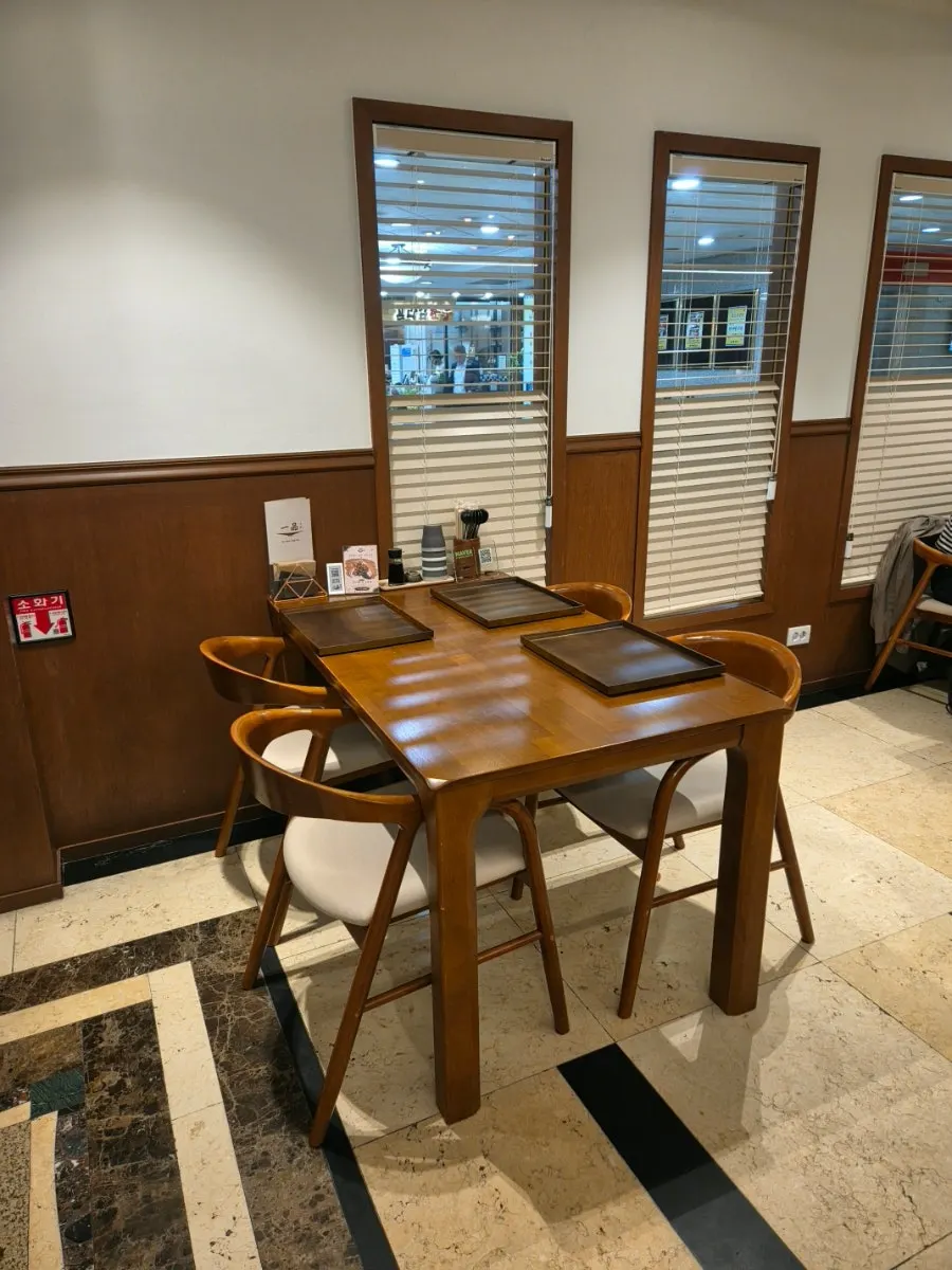 청결하게 관리된 일품 여의도점 매장