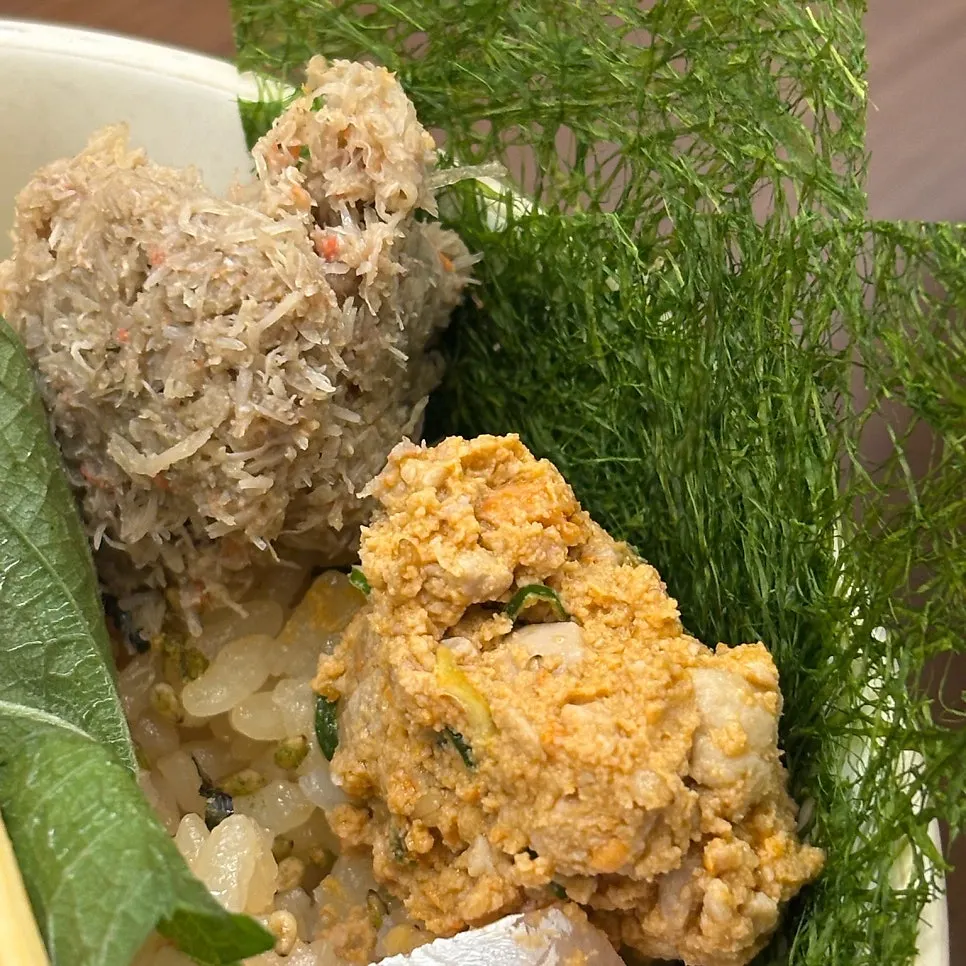 연어 참치 관자 새우를 올린 카이센동