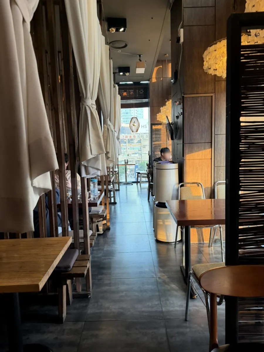 나니 여의도점 입구 주변 모습