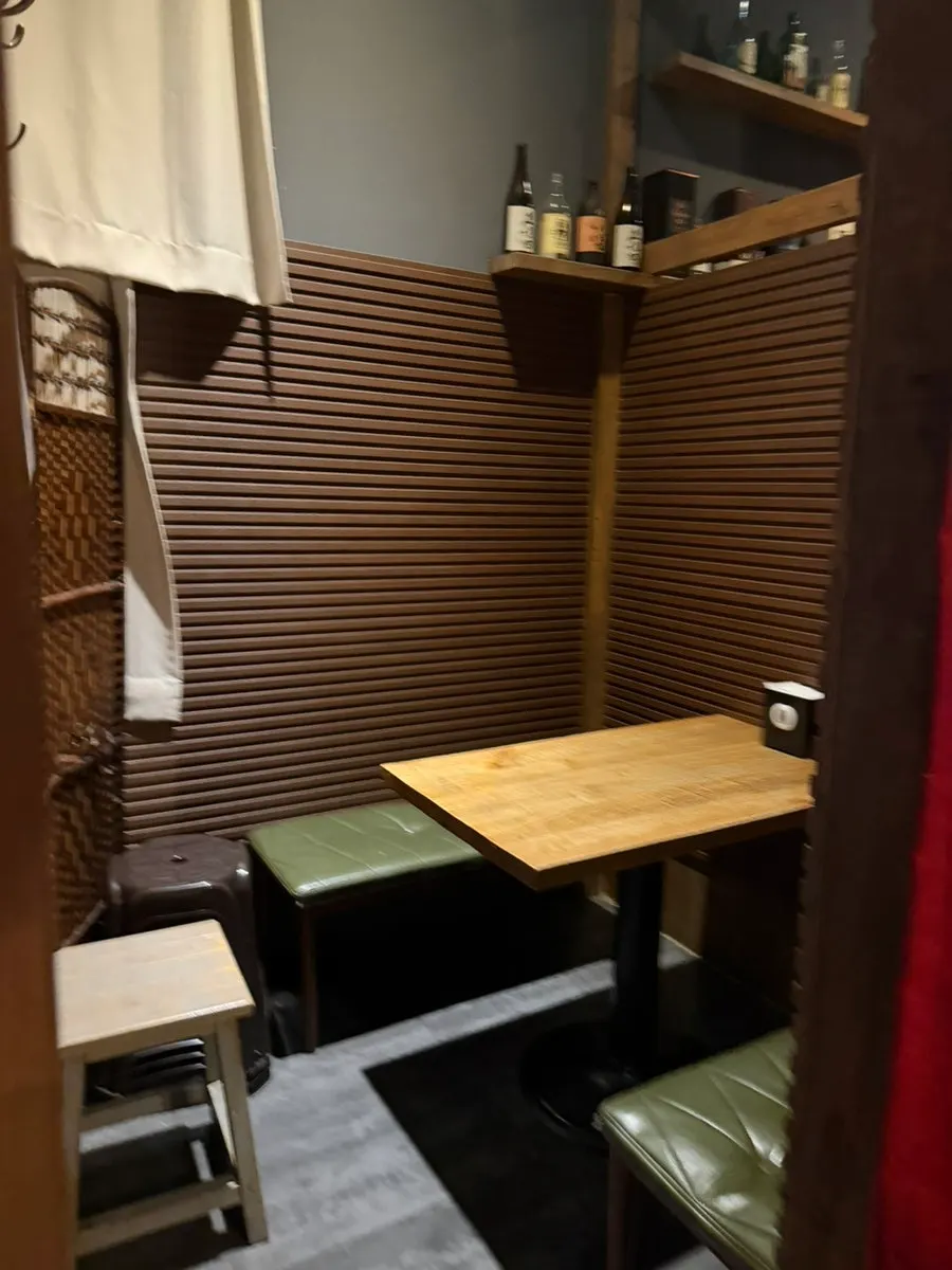 칸막이와 커튼이 있는 나니 여의도점 좌석
