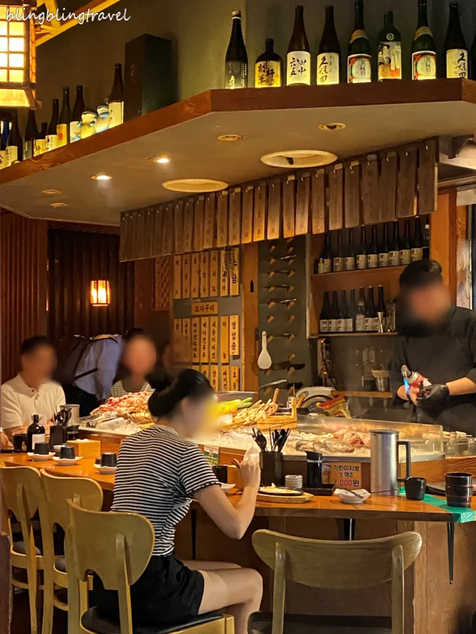 Open counter seating at Robadayakki Sodam Yeouido Branch