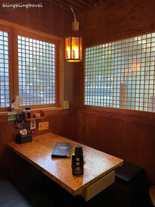 Inner table seats divided by wooden partitions