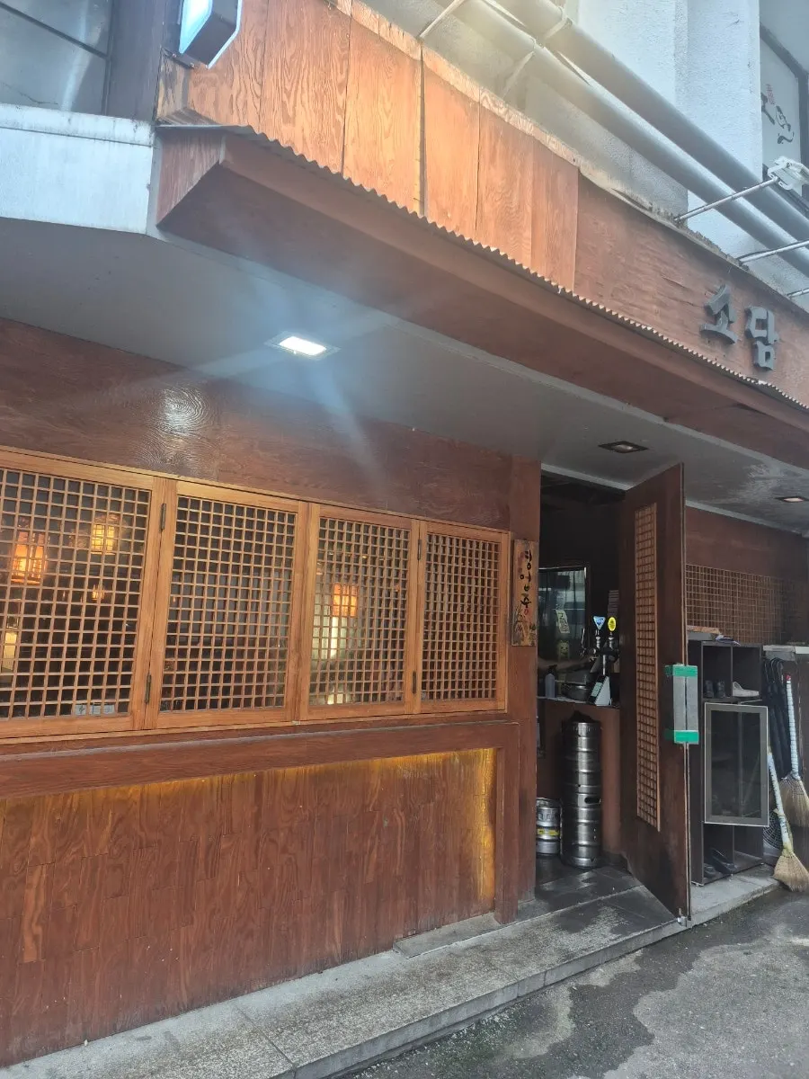 汝矣島大樓之間的居酒屋入口