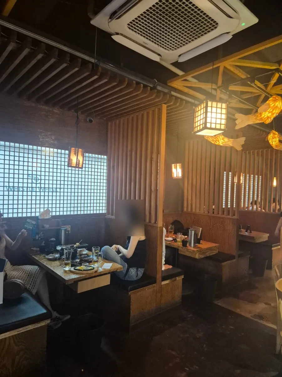 充滿選酒屋氛圍的店面入口