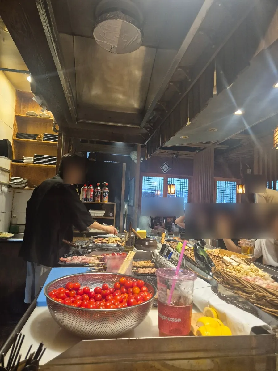 居酒屋餐桌上的基本擺盤