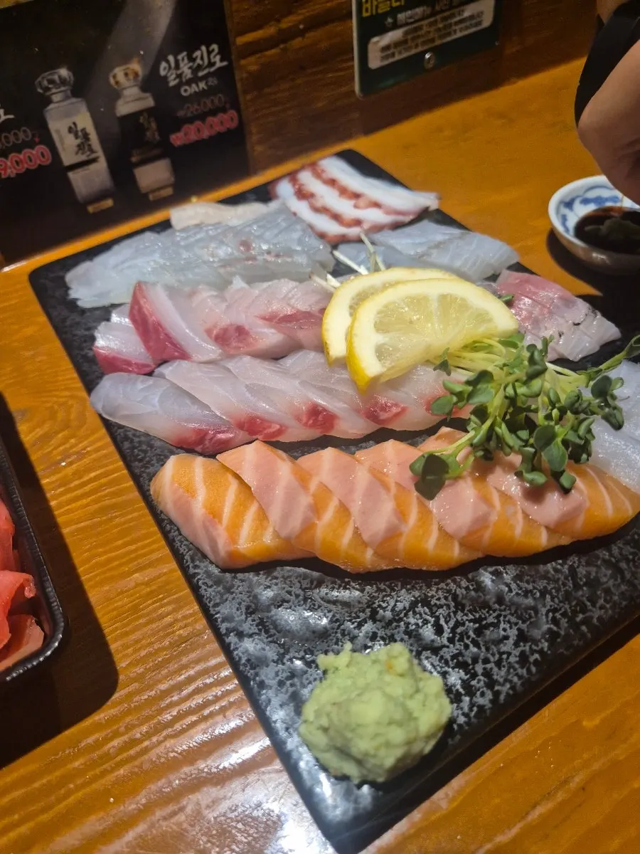 生魚片小份綜合生魚片拼盤
