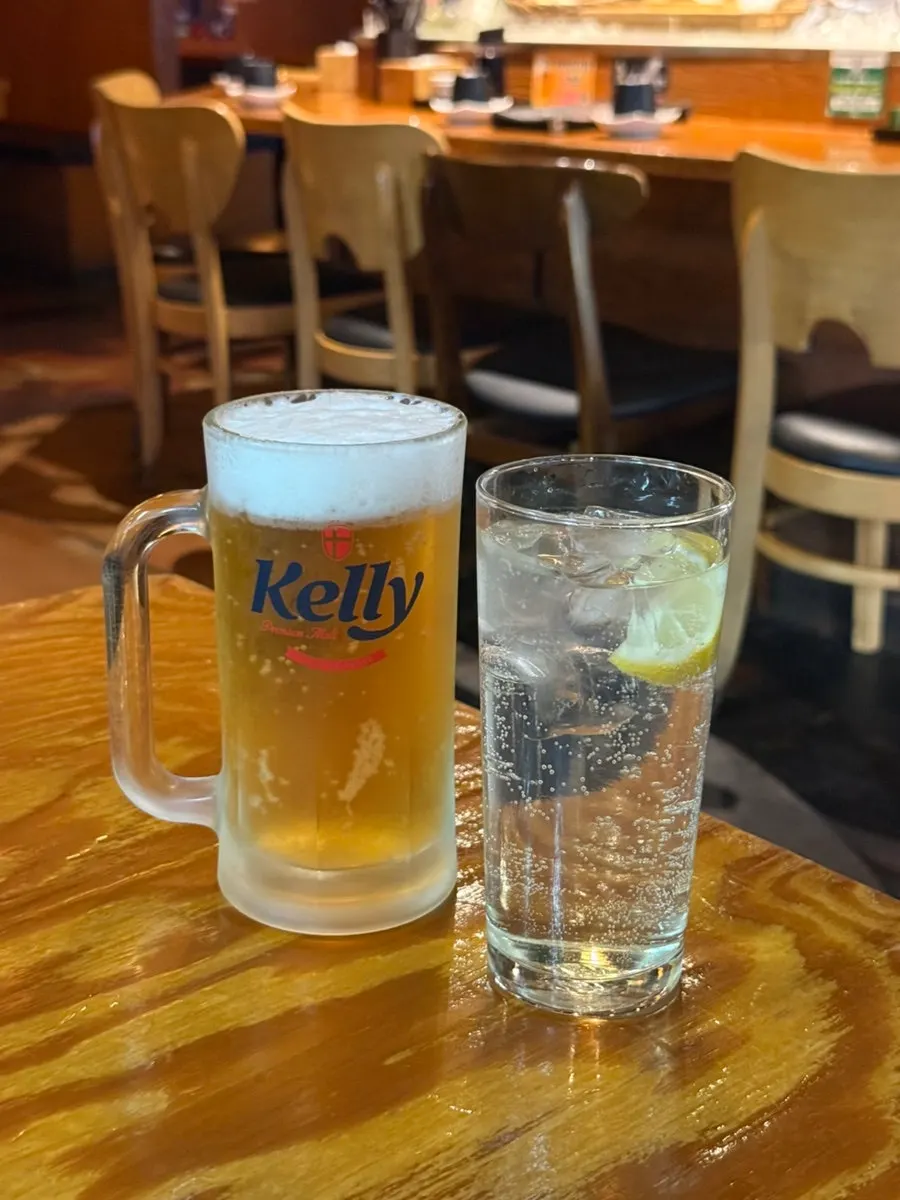 생맥주와 레몬츄하이 한 잔씩