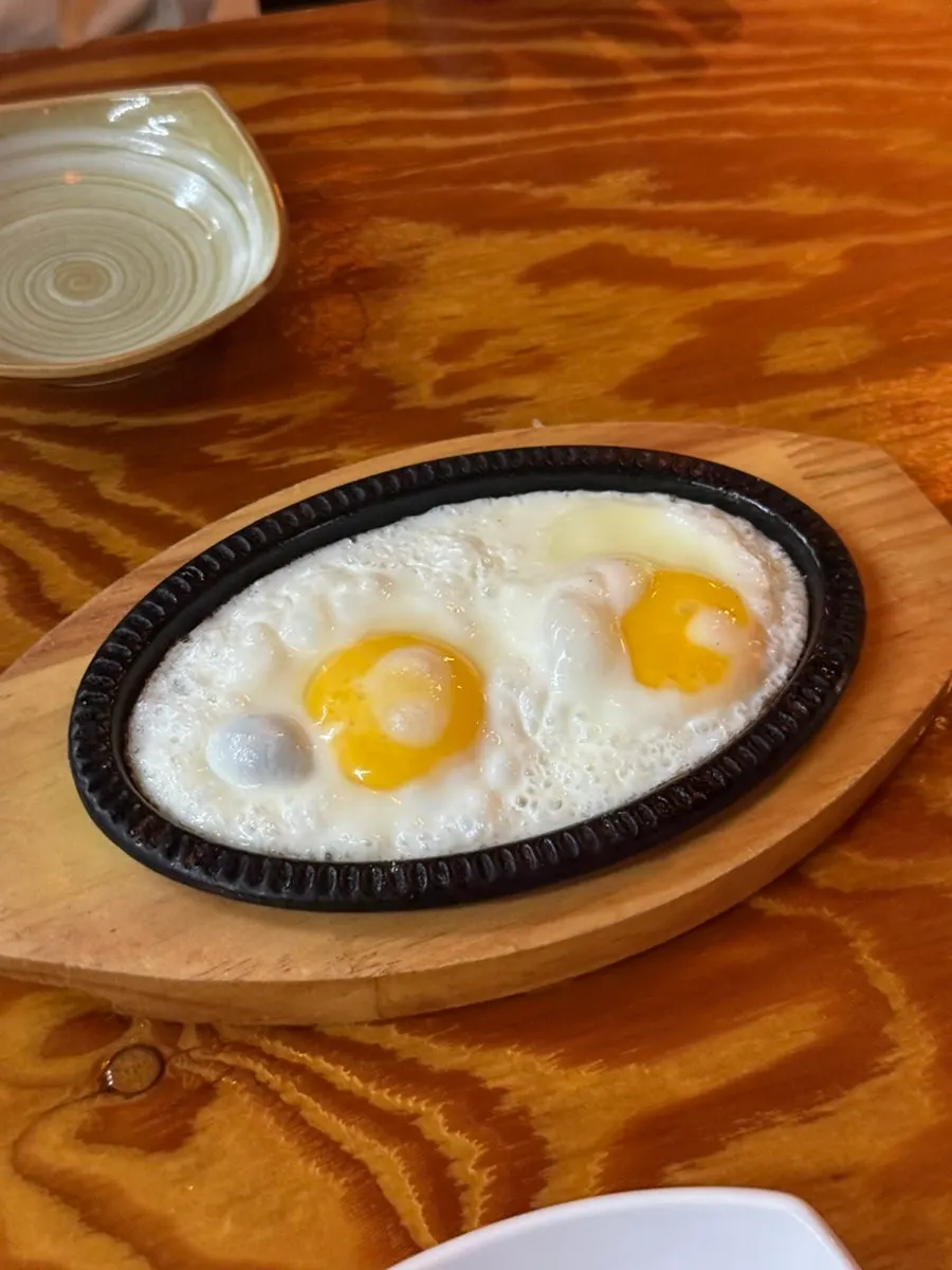 차갑게 나온 생맥주 잔