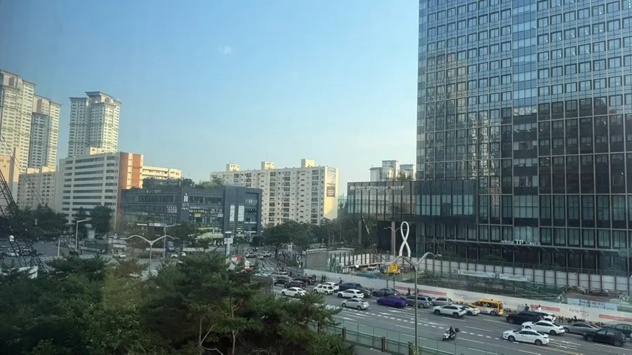 나니 여의도점 창가에서 보이는 탁 트인 뷰