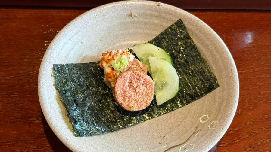 김에 명란과 오이를 올린 조합