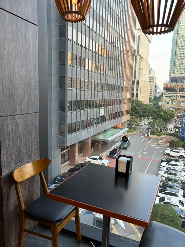 Overview of the Nani Yeouido izakaya storefront