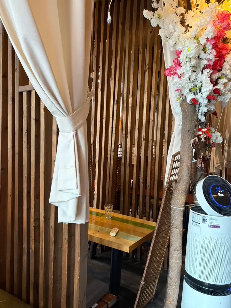 Table seating at Nani Yeouido Branch