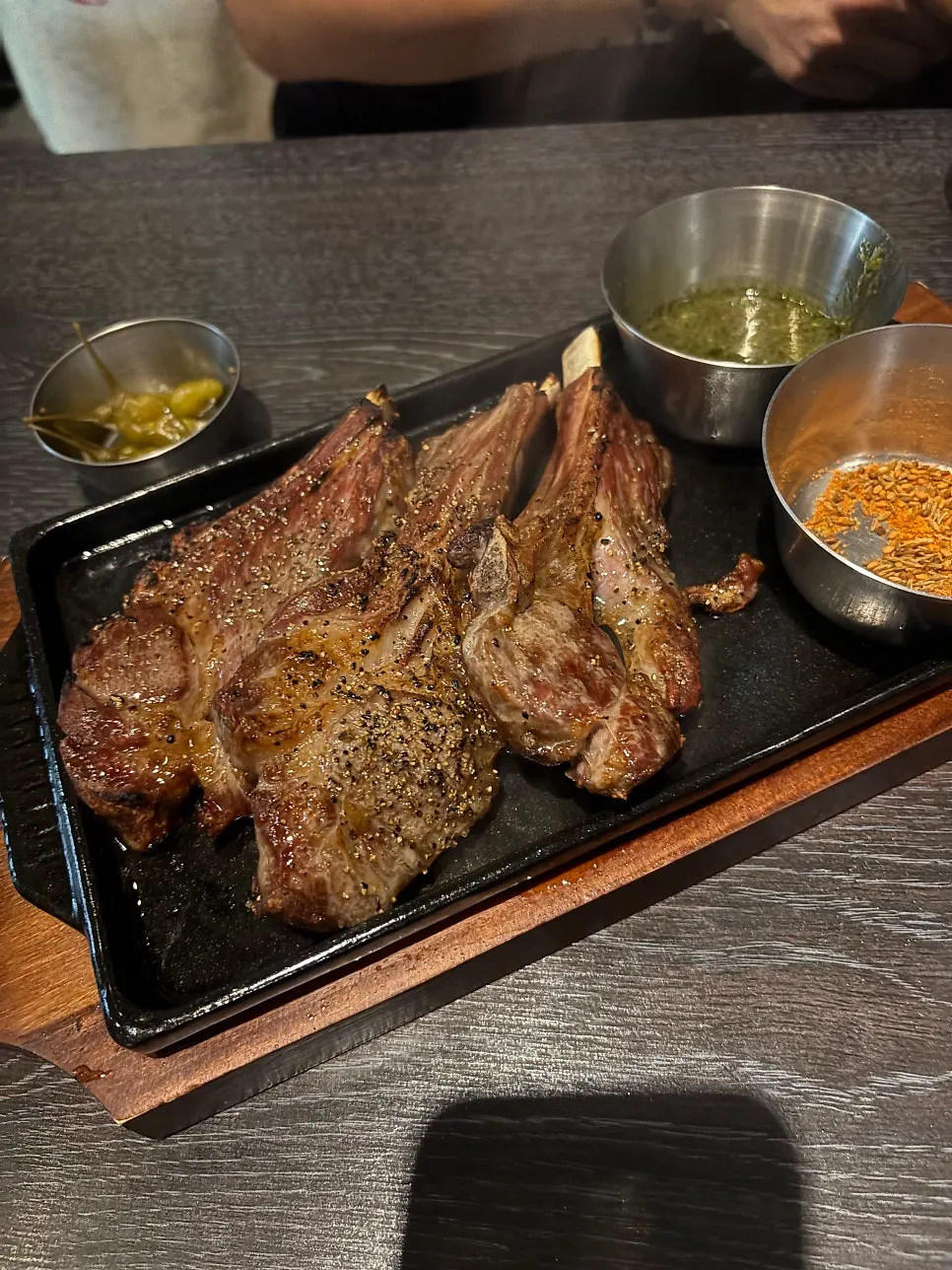 지글지글 익는 숄더랙 양갈비 클로즈업