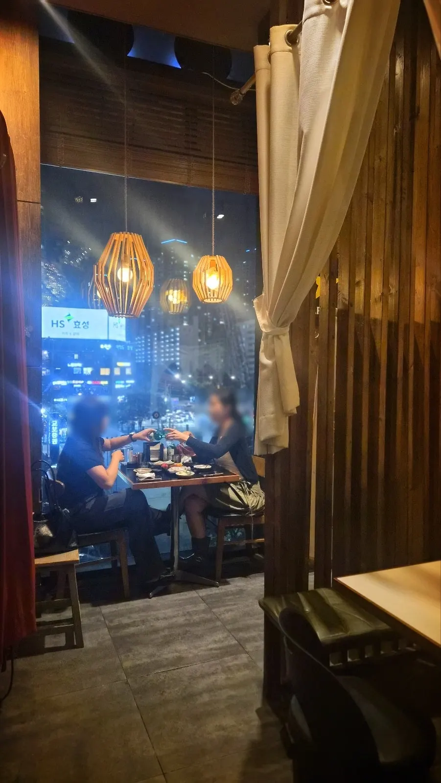 Upscale-looking entrance of Nani Yeouido Branch