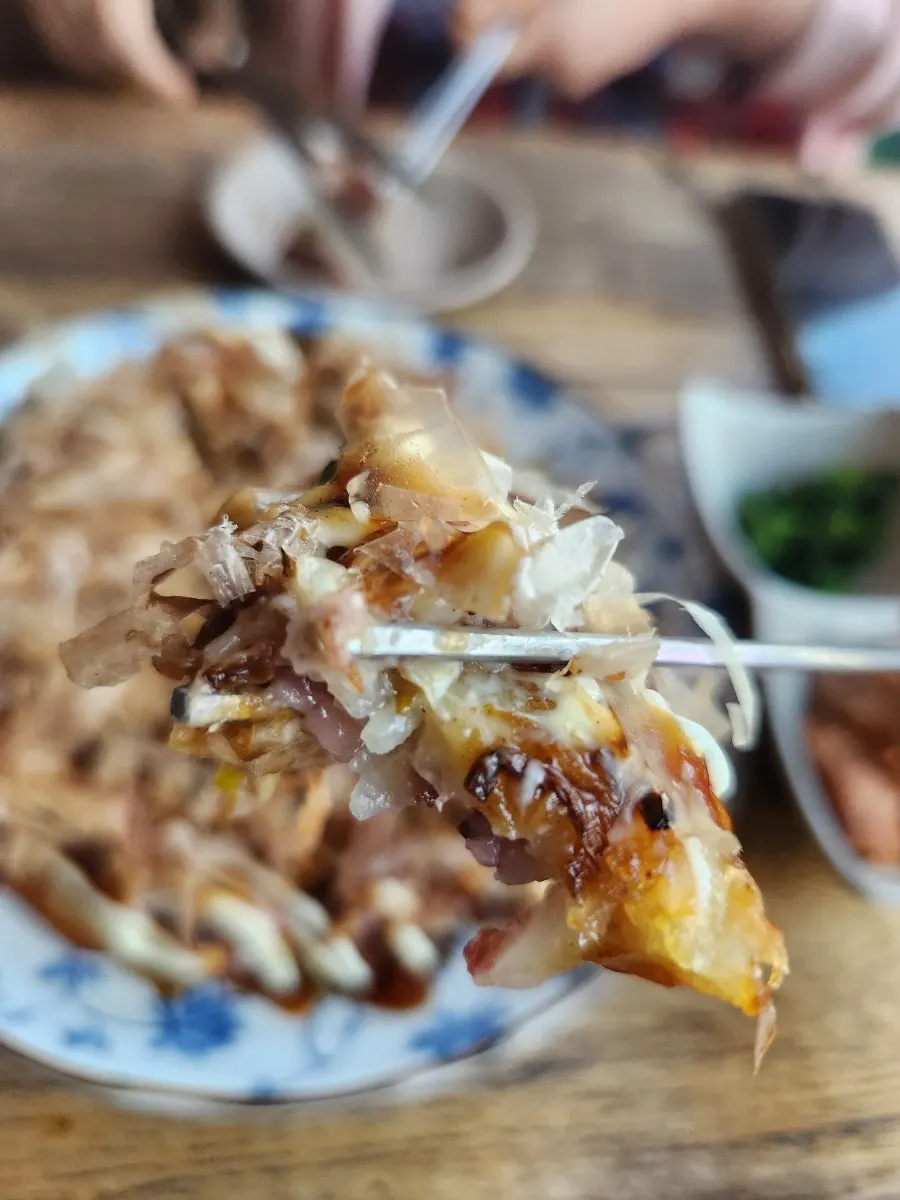 Cross-section of okonomiyaki showing cabbage and seafood