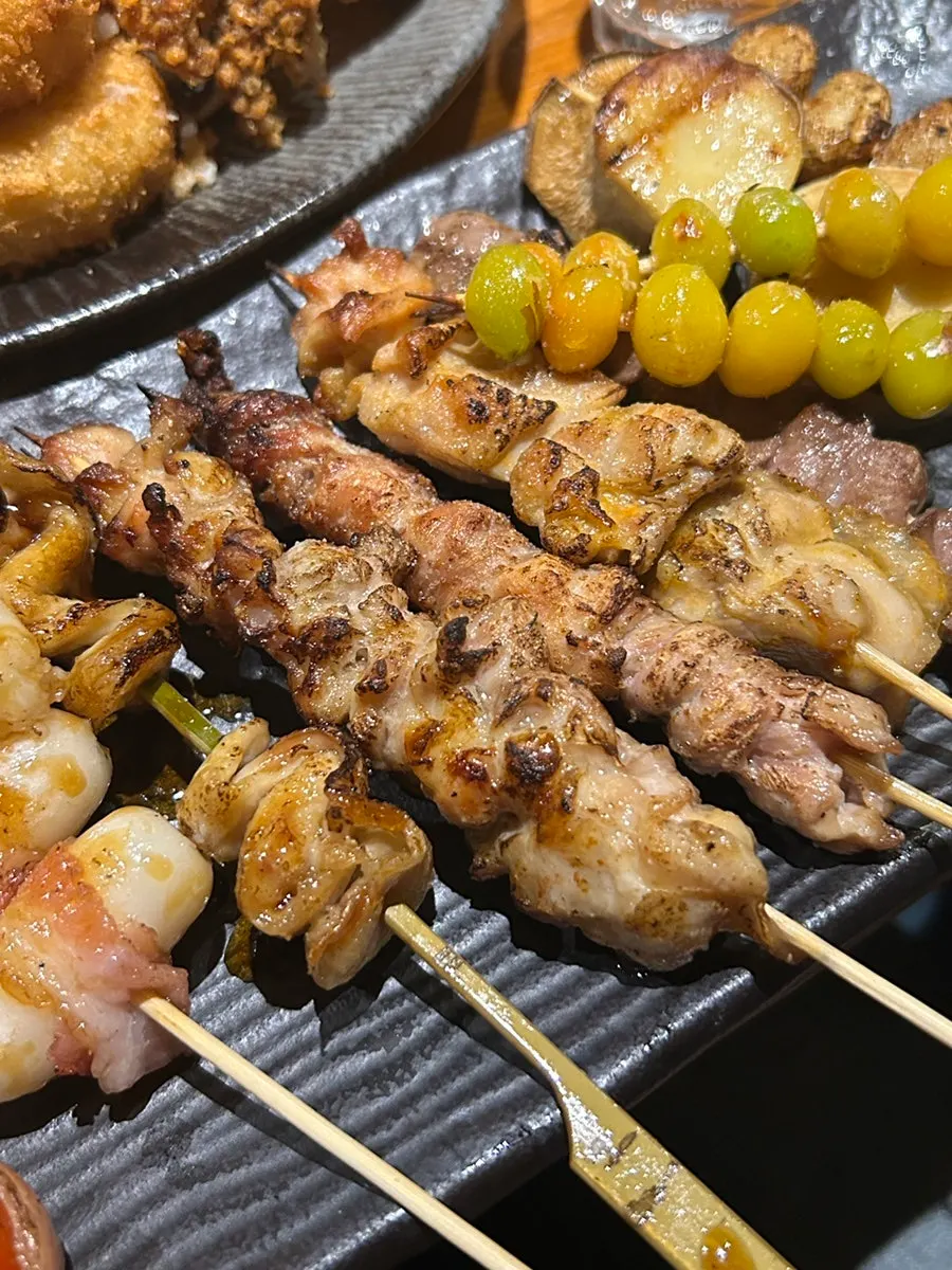 다찌석에서 받은 꼬치구이