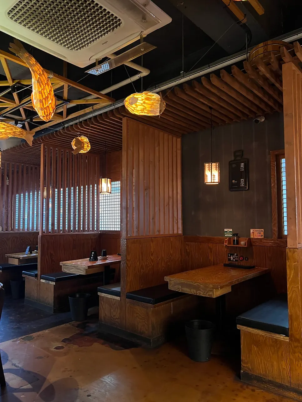 Interior of Robadayakki Sodam with warm lighting