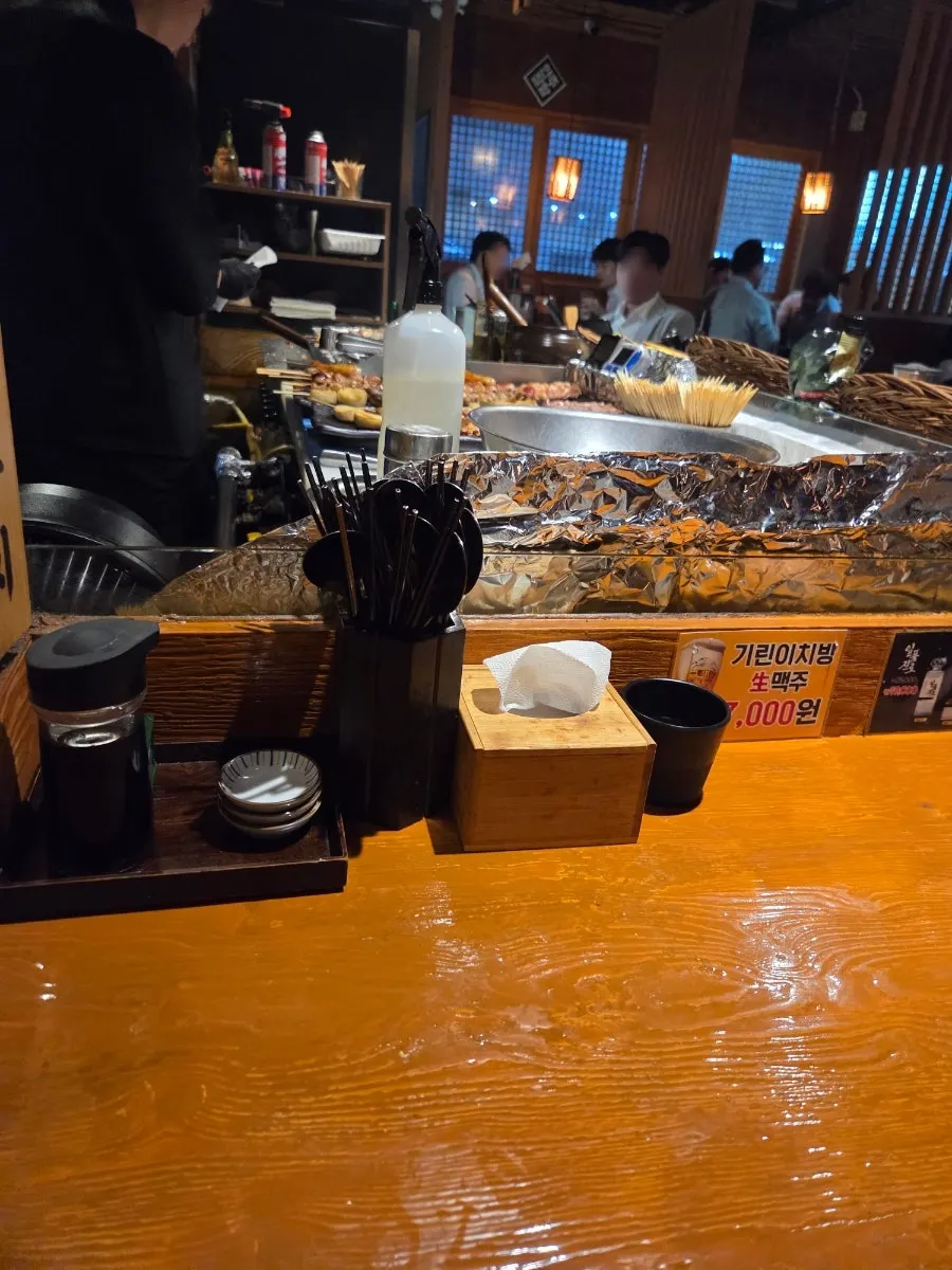 Table seating inside Robadayakki Sodam Yeouido Branch