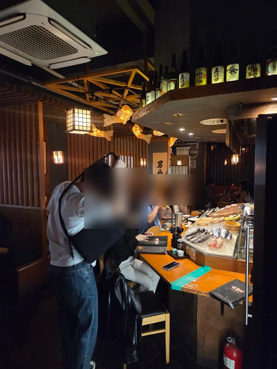 Interior atmosphere reminiscent of a Japanese izakaya