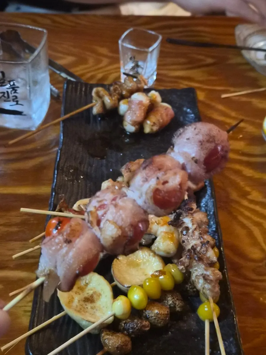A lightly seasoned grilled skewer piece