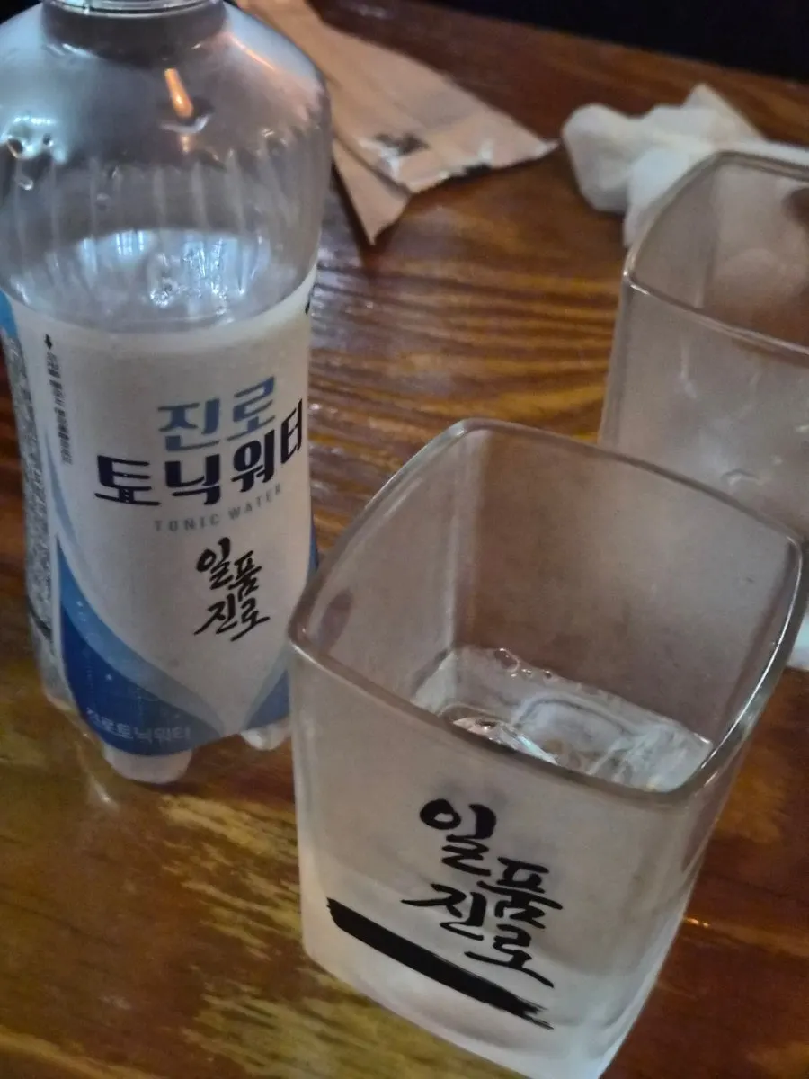Ilpum Jinro highball mixed with ice and tonic water