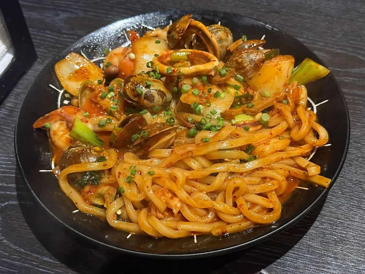 Karai seafood yaki udon with seafood