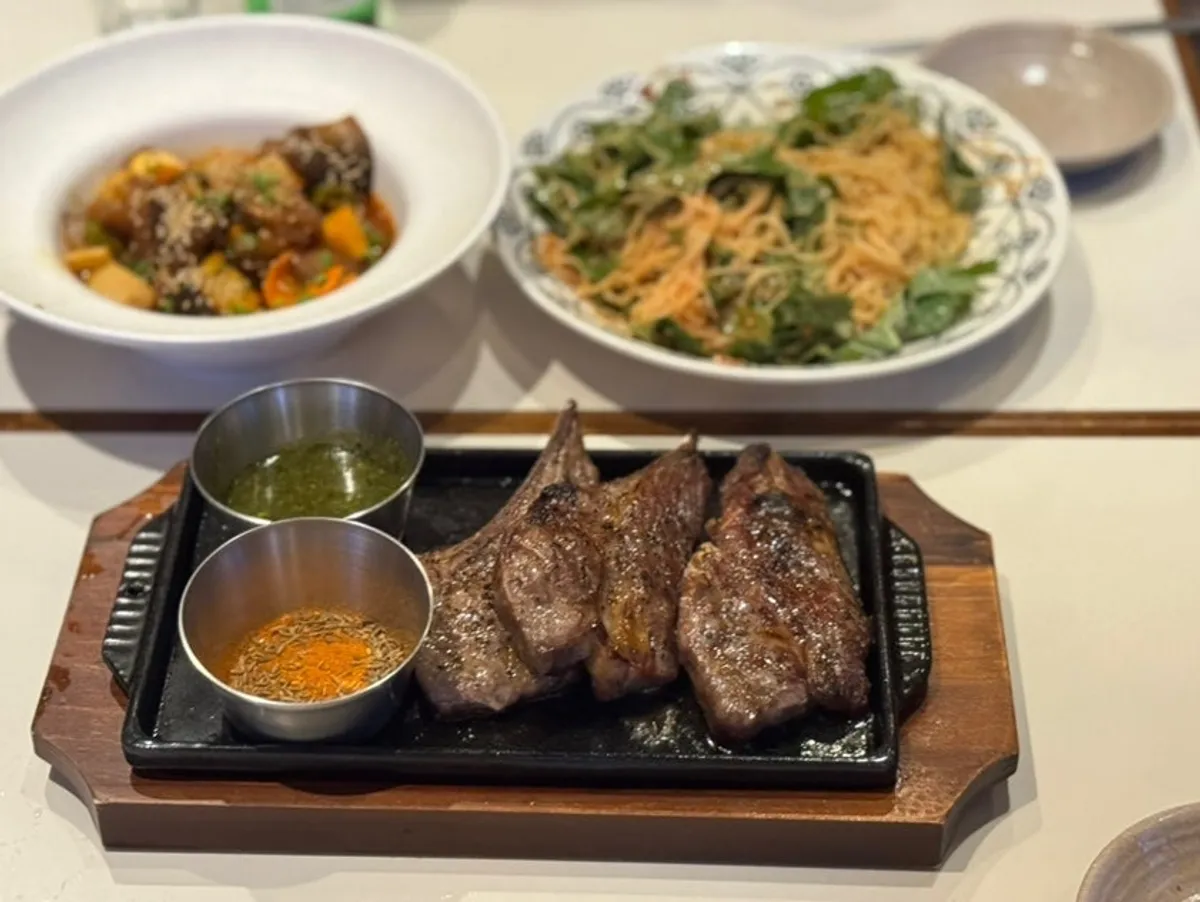 Storefront view of Nani Yeouido Branch, a Yeouido izakaya