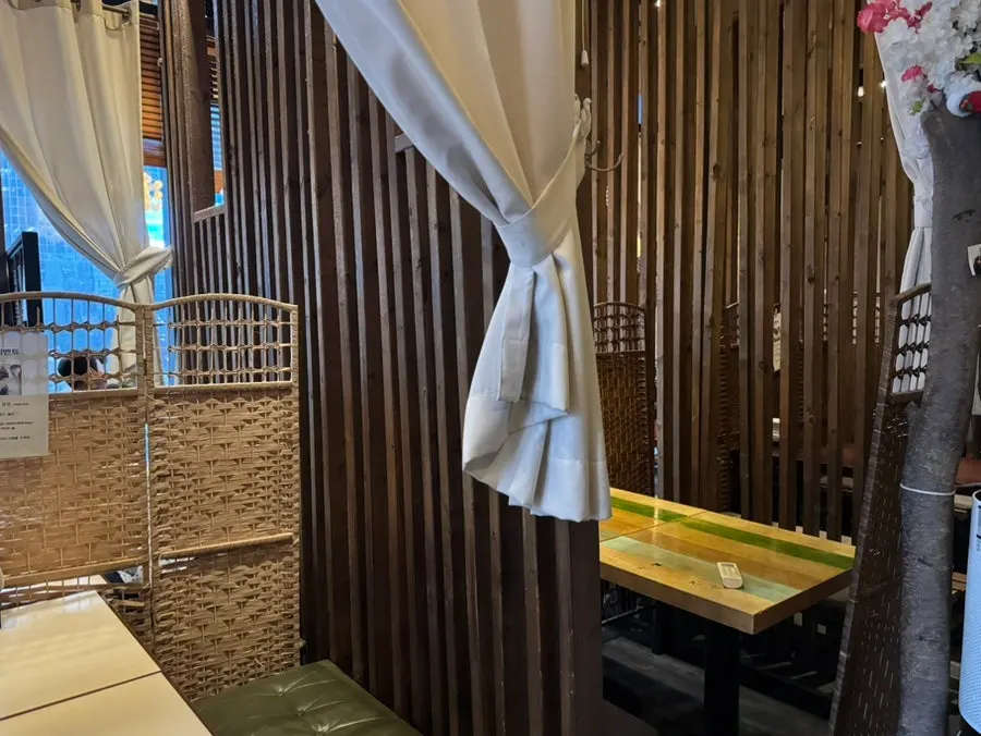 Entrance to Nani Yeouido Branch on the 3rd floor of the S-TRENUE Building