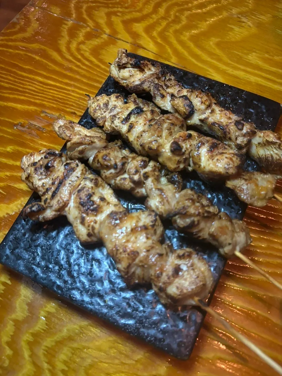 Plate of the finished whole grilled mackerel