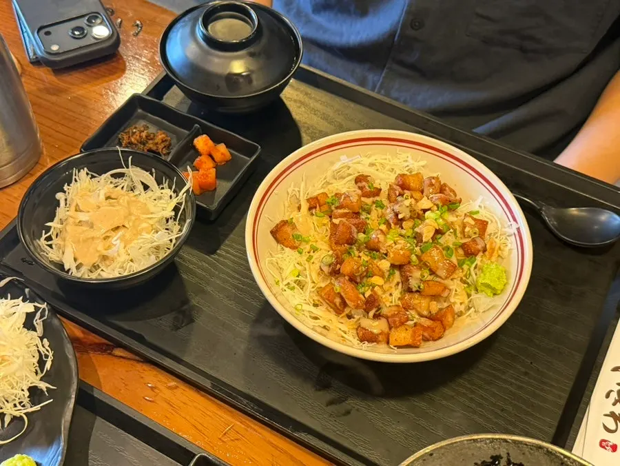 Yeouido Station Japanese restaurant, 1pm lunch: double gyukatsu and dontoro-don at Izawa