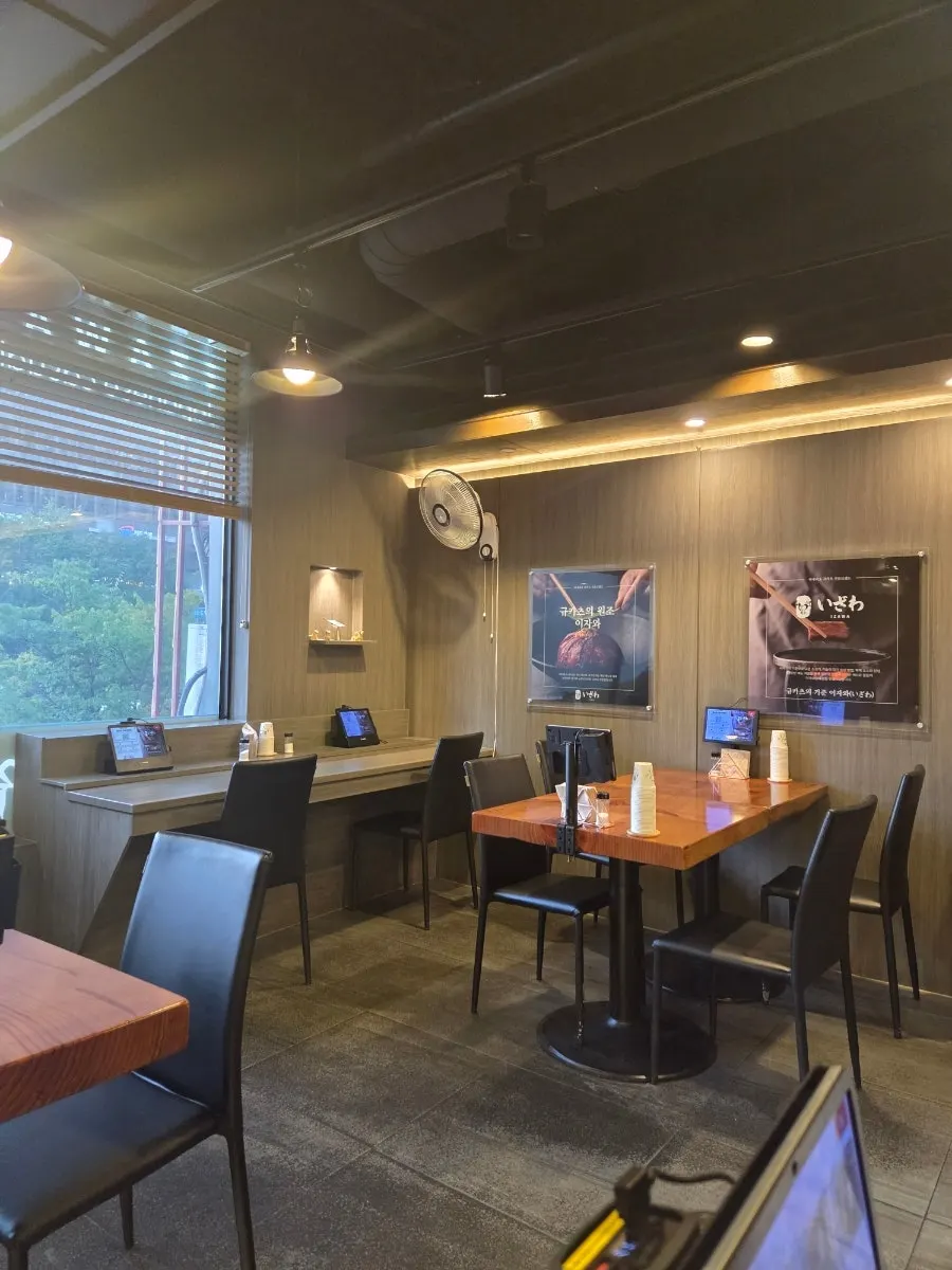 Spacious seating arrangement at Izawa