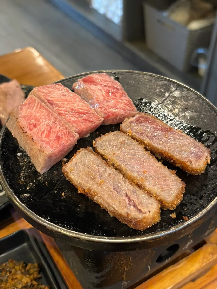 Rare gyukatsu grilling on a mini brazier