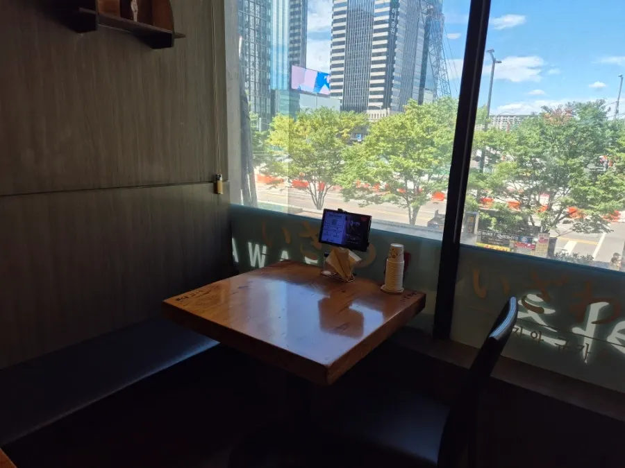 Interior atmosphere at Izawa in Yeouido