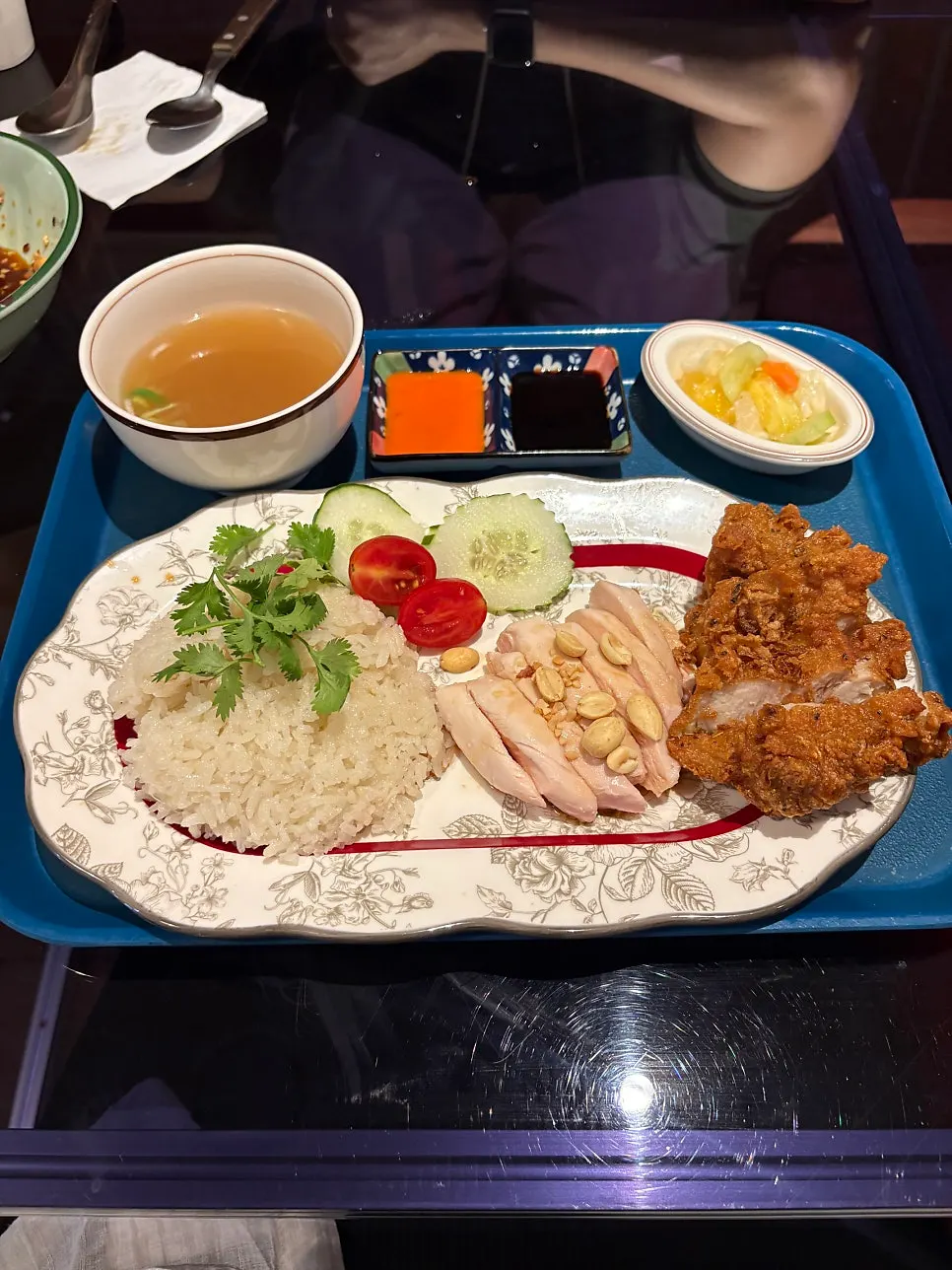 정윤키친 싱가포르 치킨라이스 하프앤하프