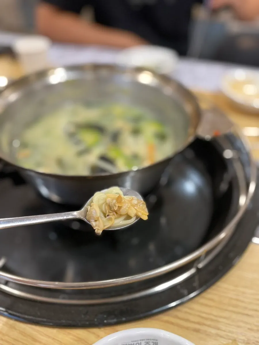 열무김치를 곁들인 칼국수 상차림