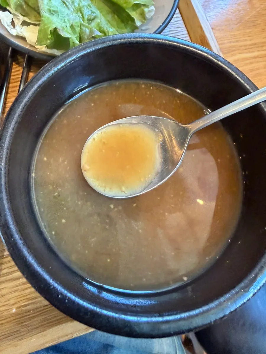 수육과 밑반찬 한 상