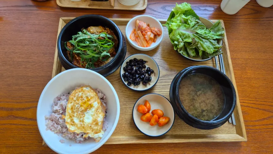 제육쌈밥 정식 메뉴