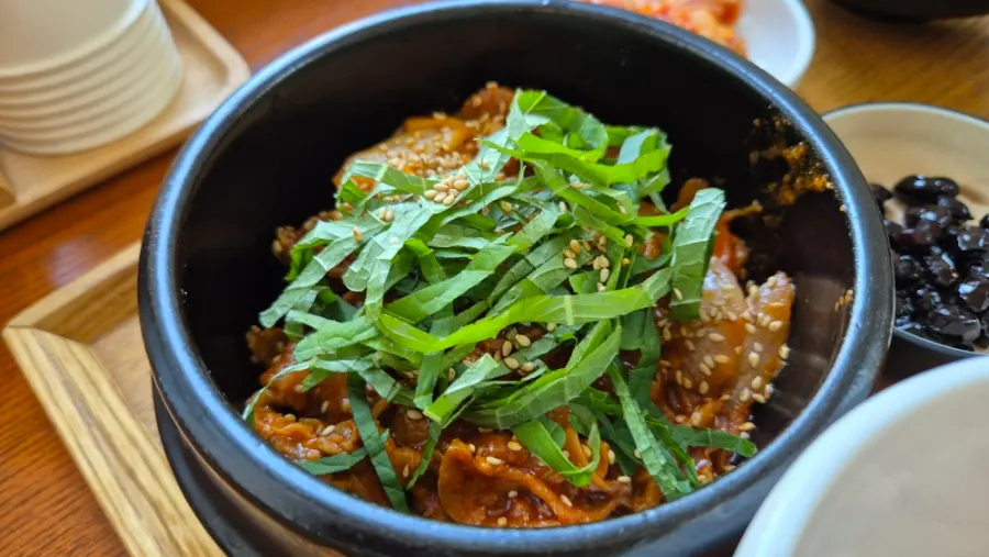 점심 메뉴 제육쌈밥 정식