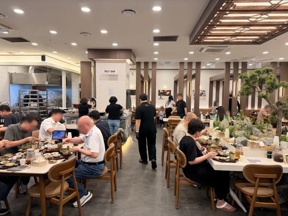 Spacious interior with a 4-person table