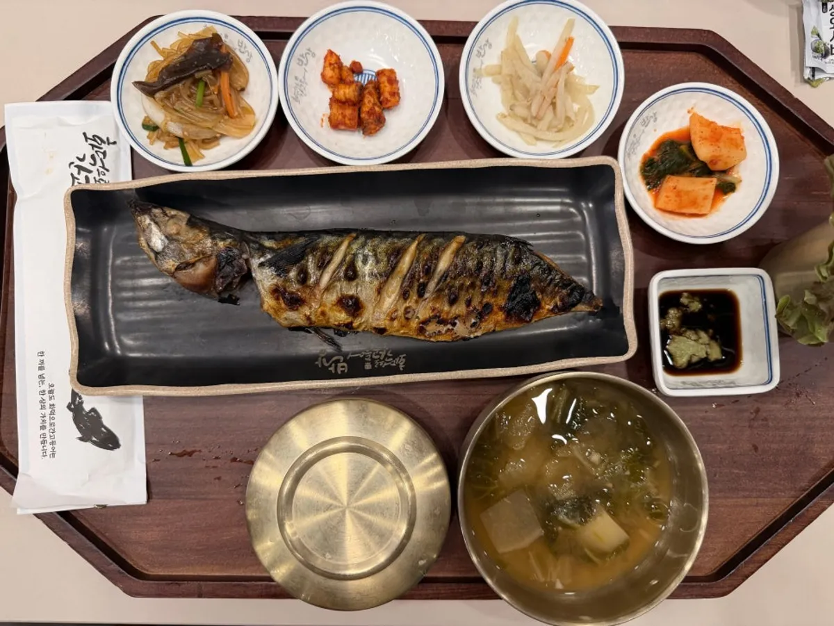 Full table spread of the grilled mackerel set